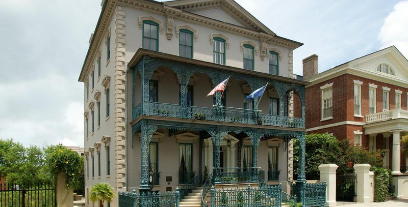 25 Secluded Mansions In Maine With Unforgettable Settings - Decor Hint Heritage Hall, Belfast