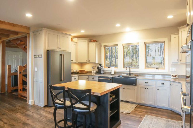 Design Trouble In Vacationland: 16 Kitchen Icks Turning Buyers Away In Maine - Decor Hint Lighting Deficiency Dilemmas