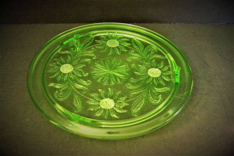 5 Depression Glass Patterns Collectors Avoid (Plus 3 That Still Go Unwanted) - Decor Hint Jeanette Sunflower