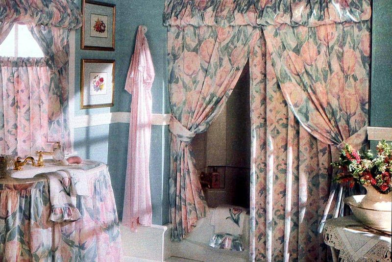 5 Thrifted Home Items To Avoid, And 10 That Are Suddenly Cool Again - Decor Hint AVOID: Outdated Bathroom Sets