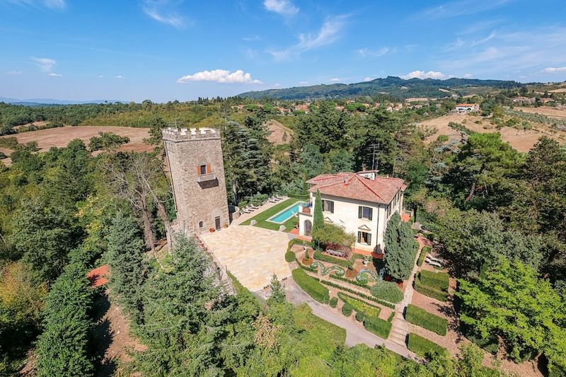 17 Majestic Ancestral Homes Forever Lost To Time - Decor Hint Torre delle Ombre