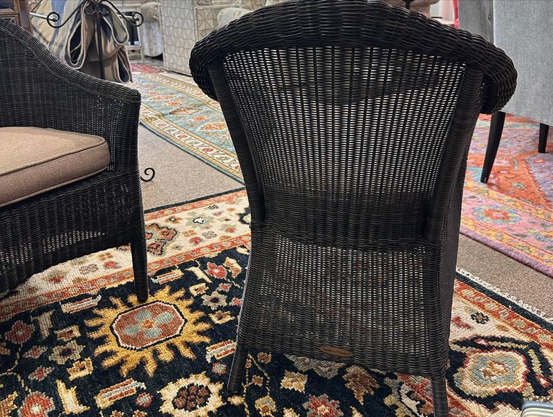 7 Porch Pieces To Toss And 5 That Designers Recommend Keeping - Decor Hint Toss: Mismatched Furniture Collections