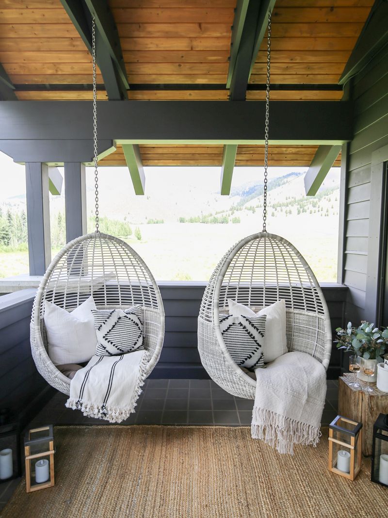 24 Screened-In Porch Ideas That Will Make Your Home The Ultimate Retreat - Decor Hint Hanging Swing Chairs