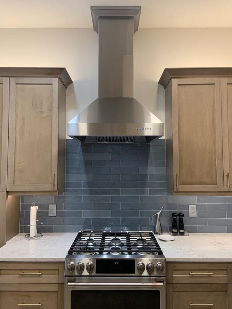 12 Aspects Of Jacksonville Kitchens That May Influence Buyer Decisions Experts Say - Decor Hint Poor Ventilation