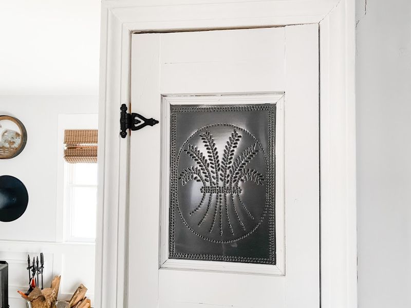 16 Nostalgic Kitchen Ideas Designers Wish Would Make A Comeback Soon (Plus 6 Special Ones) - Decor Hint Pantry Screen Doors