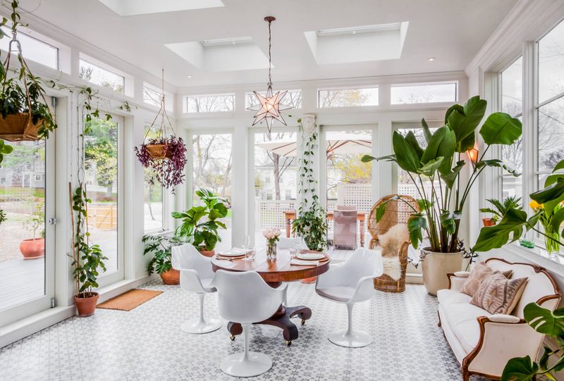 These 11 Coastal-Inspired Designs Are Giving New York Homes A Fresh Look - Decor Hint Indoor Plants with Beach Vibes