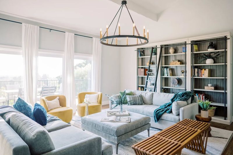 16 Stylish And Creative Ideas To Transform Your Living Room - Decor Hint Accent Wall Bookshelf
