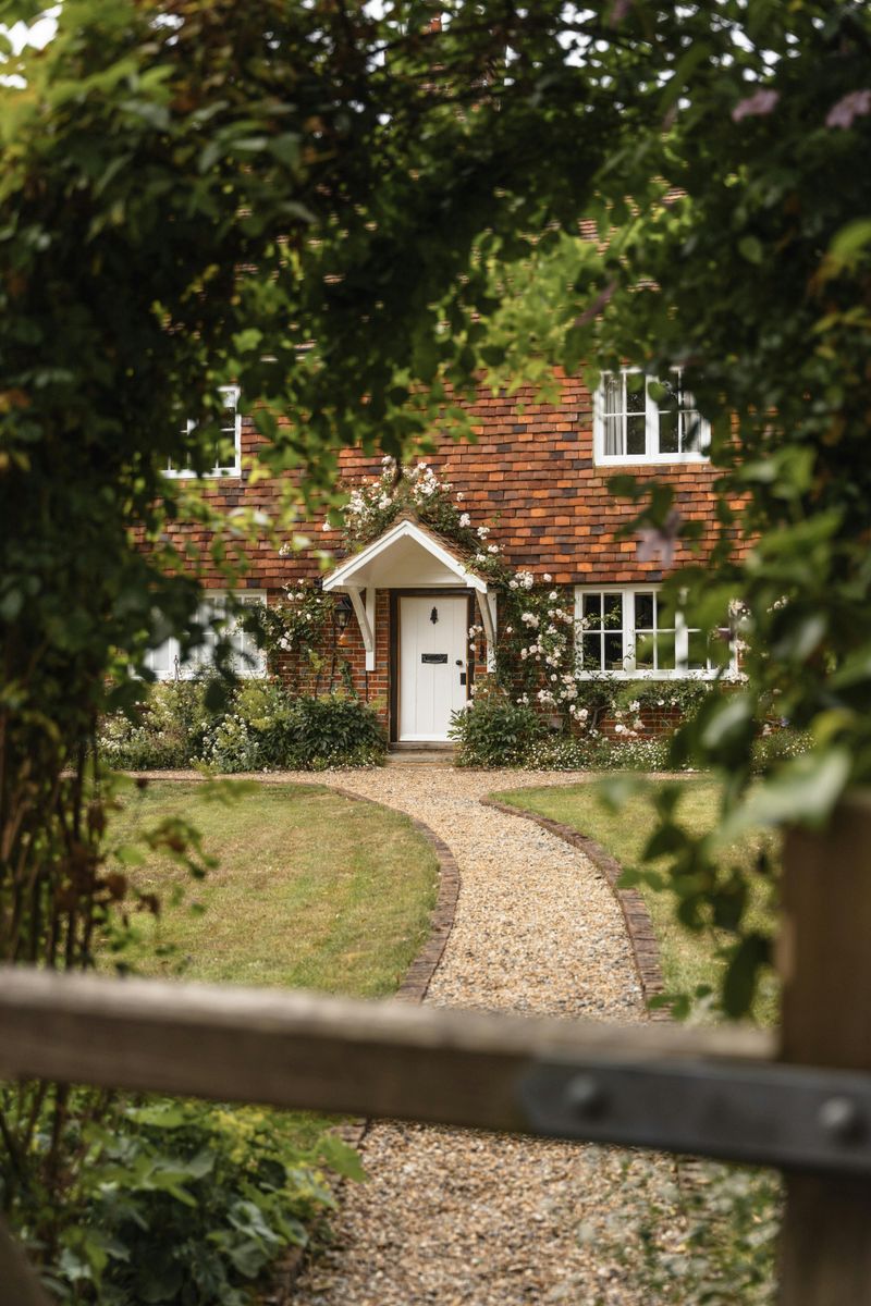 8 Landscaping Changes That Could Transform The Look Of Your Whole Property - Decor Hint Curved Pathways