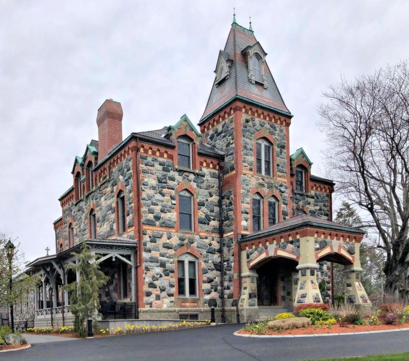 9 Vintage Houses That Still Look Exactly Like They Did Years Ago - Decor Hint Victorian Gothic House: Untouched Splendor