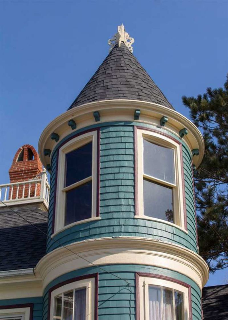 17 Must-See Photos Of An 1888 Queen Anne Home In Little Rock - Decor Hint Ornate Turret Exterior