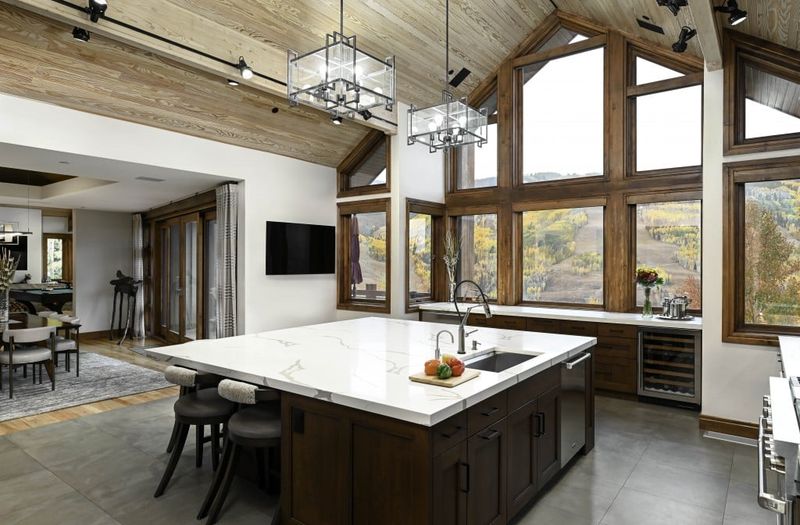 Colorado Kitchens Are Moving On From These 11 Looks (But These 13 Are Here To Stay) - Decor Hint Large Kitchen Islands With Seating