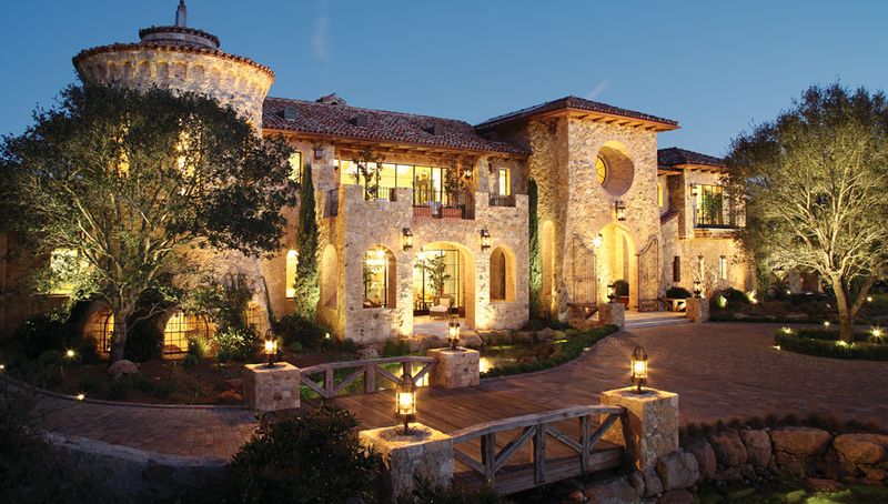 6 San Leandro Home Styles That May Hurt Your Resale Value By 2026 And 5 Buyers Will Be Looking For - Decor Hint Tuscan-Style Homes With Heavy Finishes