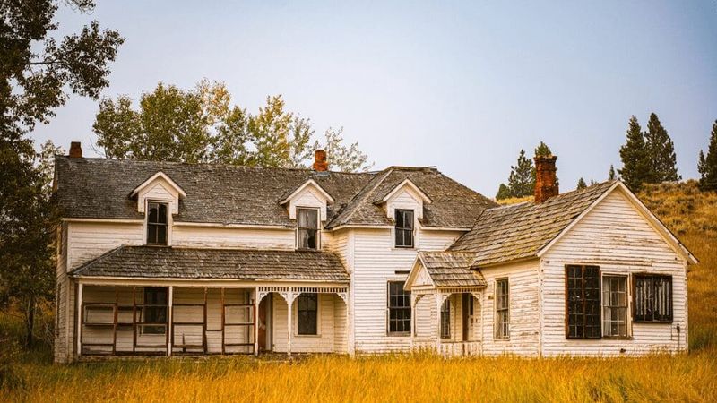 Falling: Homes With Outdated Floor Plans