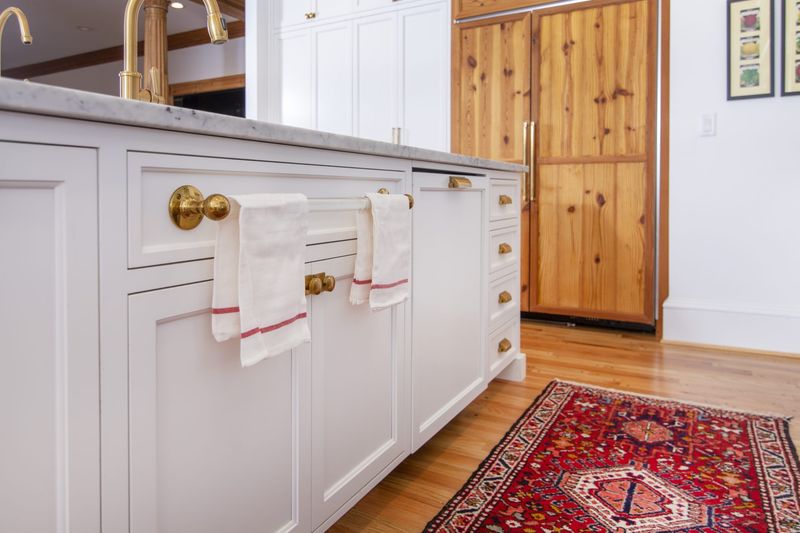 22 Traditional Kitchen Trends That Are Becoming More Popular In Modern Homes - Decor Hint Inset Cabinet Doors