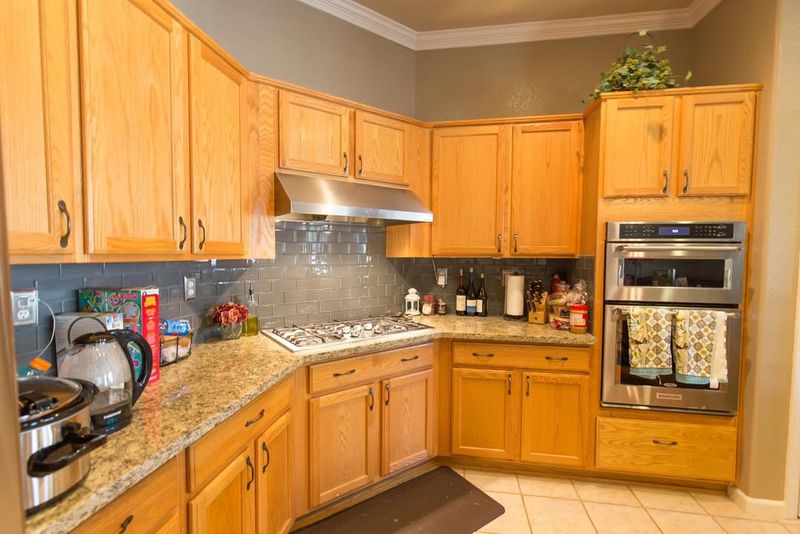 10 Items That Make Your Kitchen Look Cheap (Plus 10 That Do The Complete Opposite), According To Designers - Decor Hint Outdated Oak Cabinets