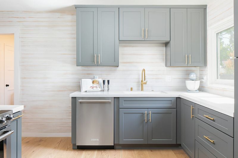 What's In And What's Over: 10 Long-Lasting PA Decorating Trends And 3 That Miss The Mark - Decor Hint Classic Shaker Cabinets (In)