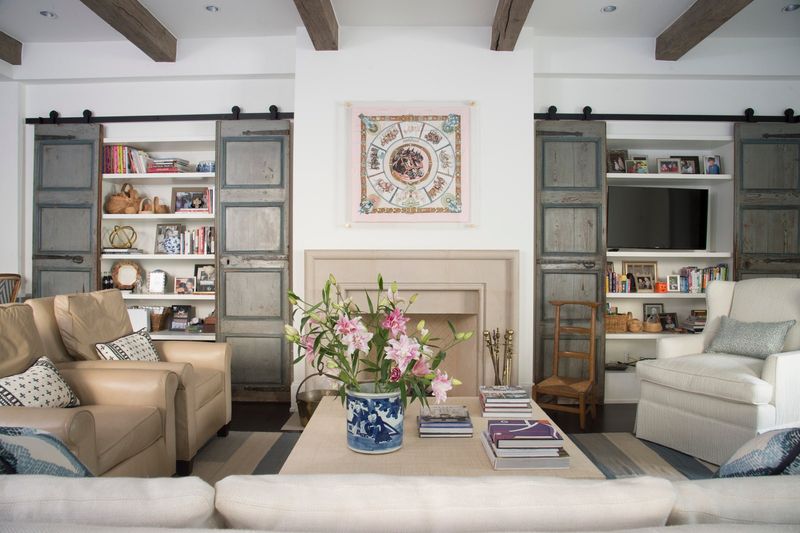 19 Interior Trends That Are Making Antique Collecting Cool Again - Decor Hint Vintage Textiles As Wall Art