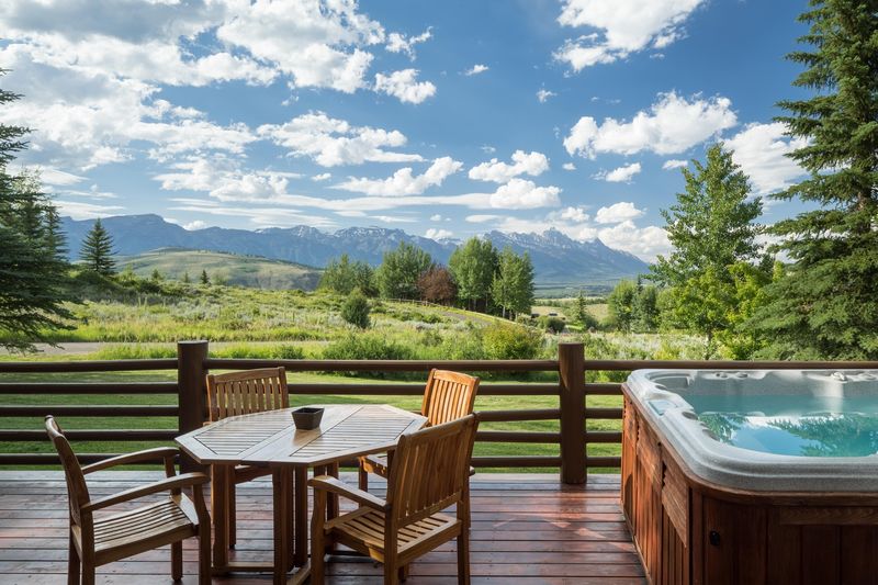 9 Outdoor Kitchen, Lounge, And Garden Spaces Popular In Wyoming Homes - Decor Hint Hot Springs-Inspired Soaking Tubs