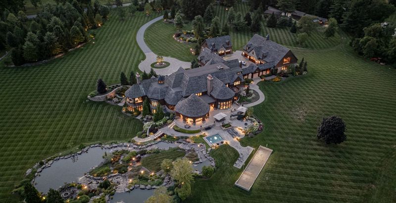 Ohio's Real Estate Shake-Up: 7 Home Types Losing Value By 2025 (And 10 Ready To Boom!) - Decor Hint Luxury Homes: High-End Market Correction
