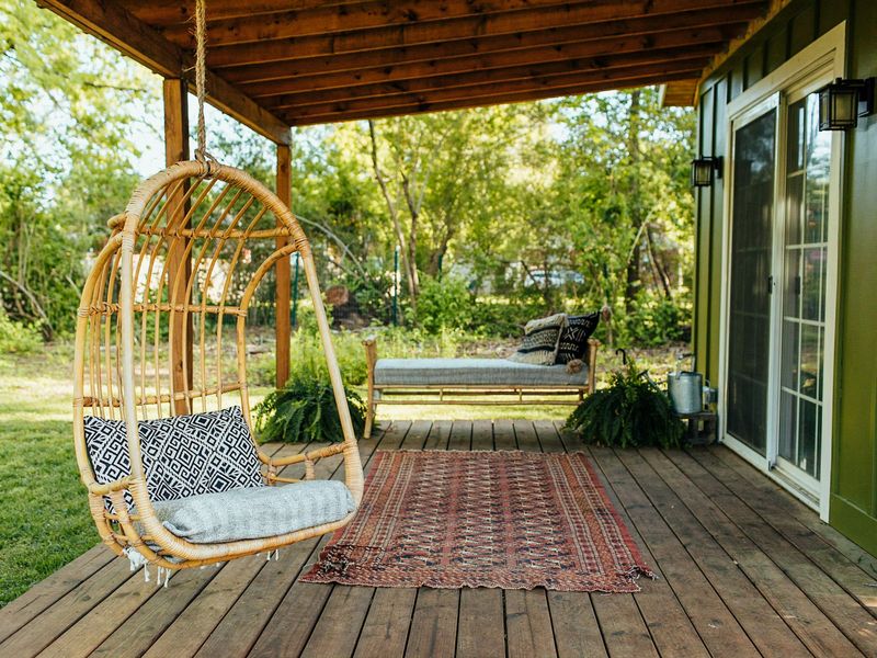 10 Ideas For Nashville Homes That Blend Music City Style With Classic Charm - Decor Hint Porch Swing Recording Studios