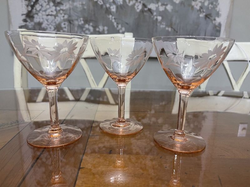 14 Reasons Why Antique Markets In Little Rock Keep Arkansas Style Forever In Vogue - Decor Hint Classic Glassware And Depression Glass