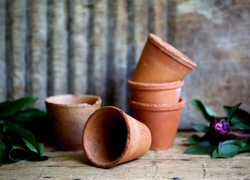 9 Items In Your Home That Are Worth More Than You Would Think And 8 That Are Worth Less - Decor Hint Basic Ceramic Planters - Cracked Value