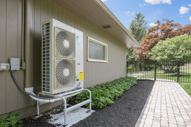 10 Types Of Pennsylvania Homes That Could Drop In Value By The End Of 2025 - Decor Hint Homes Lacking Energy-Efficient Upgrades In Cold Climates