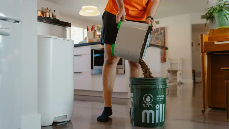 14 Kitchen Deal-Breakers That Make Colorado Homebuyers Run For The Hills, Interior Designers Reveal What To Avoid - Decor Hint Waste Management Woes