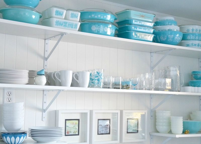 A Small Retro Touch That's Making Today's Kitchens Feel More Inviting - Decor Hint Open Shelving With Vintage Glassware