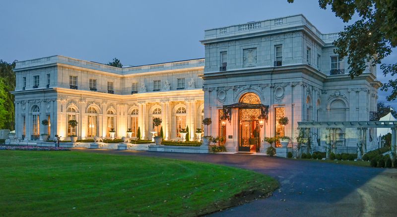 17 Most Magnificent Mansions Built By America’s Robber Barons - Decor Hint Rosecliff – Theresa Fair Oelrichs