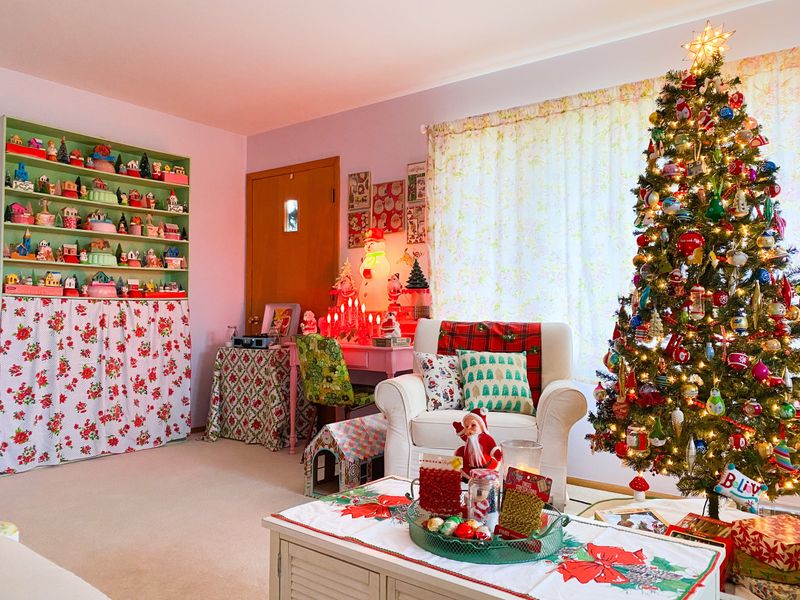 36 Things In Your Home You’ll Regret Throwing Out In 10 Years - Decor Hint Vintage Holiday Decorations