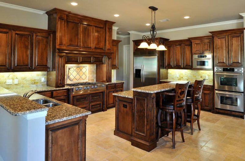 10 Kitchen Looks That Are Losing Popularity In Pennsylvania (With 10 That Still Shine) - Decor Hint Tuscan-Style Décor