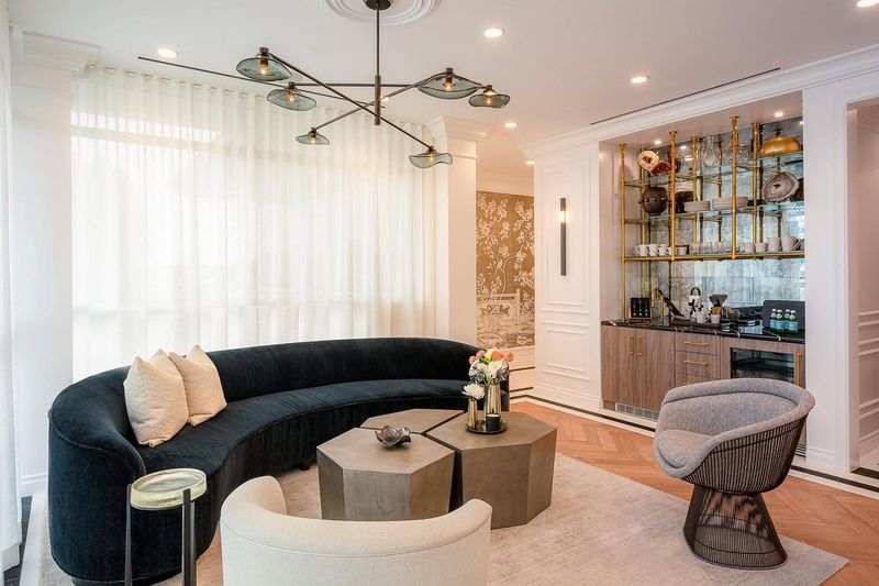 20 Modern Living Room Ideas That Feel At The Cutting Edge Of Design, Yet Still Soft And Inviting - Decor Hint Mixed Metals Create Subtle Luxury