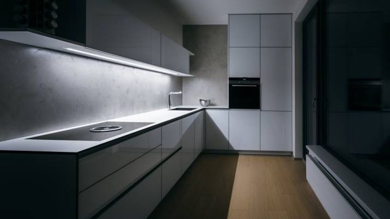 10 Kitchen Elements Bringing Down Houston Homes Plus 10 Designer-Approved Alternatives - Decor Hint Under-Cabinet Lighting