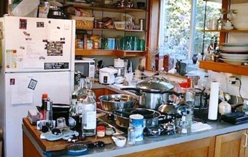 9 Kitchen Icks That Instantly Turn Off Homebuyers And 9 That Immediately Win Them Over - Decor Hint Cluttered Countertops