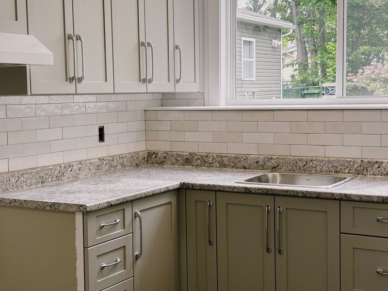 10 Features That Cheapen Your Colorado Kitchen (And 10 That Add Instant Class) - Decor Hint Outdated Laminate Countertops
