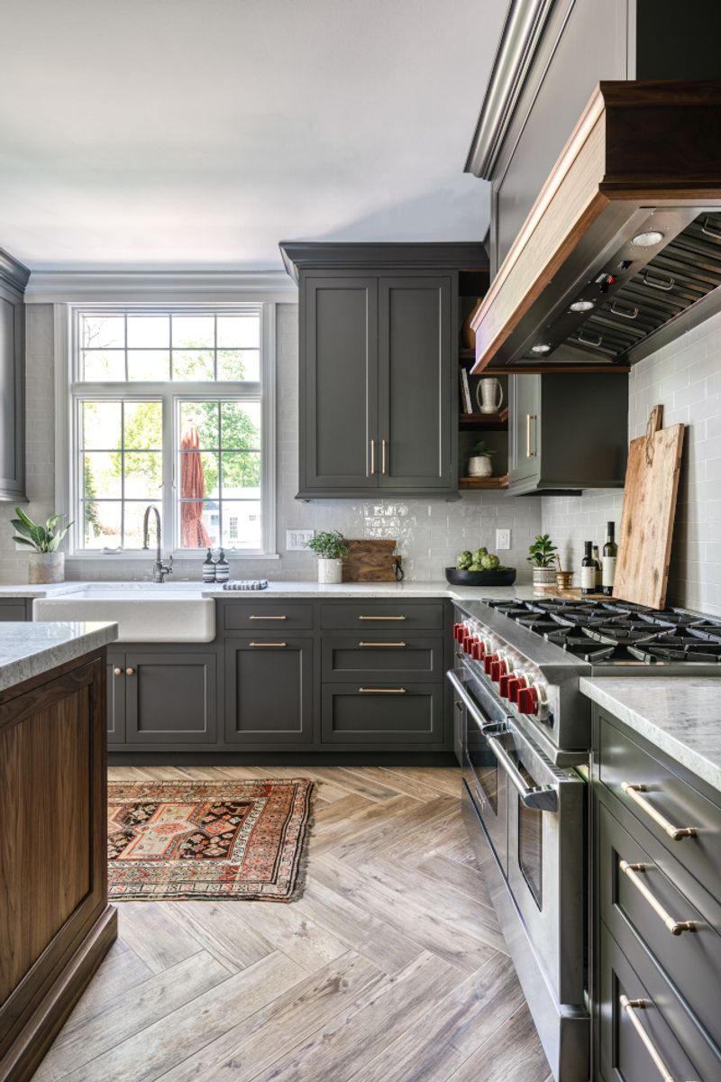 9 Underrated Paint Colors Designers Always Use In Kitchens (And 9 They Say To Stay Away From) - Decor Hint Slate Gray