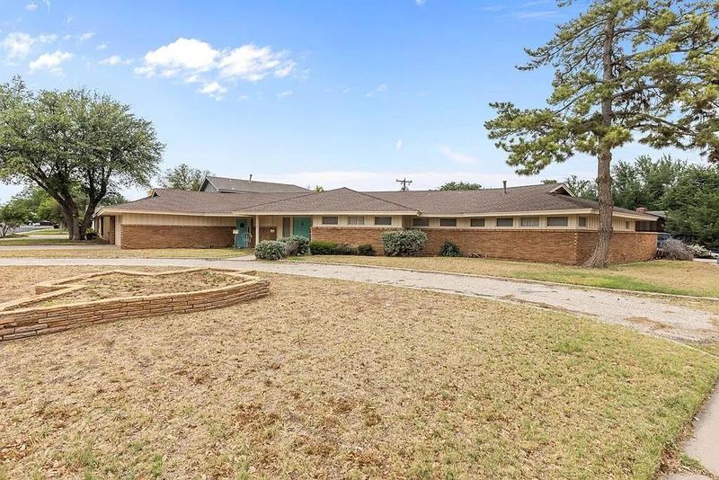 Texas Real Estate Forecast: 7 Homes Likely To Decline By The End Of 2025 (And 13 Gaining Ground) - Decor Hint Mid-Century Homes With Costly Renovation Needs