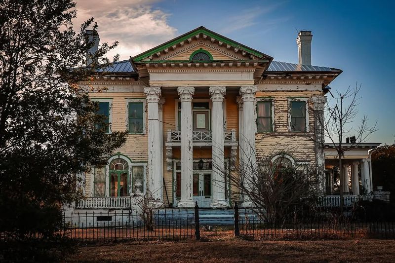 Historic 120-Year-Old Alabama Mansion Offers A Rare Look Into The Past - Decor Hint The Rainer Family Legacy