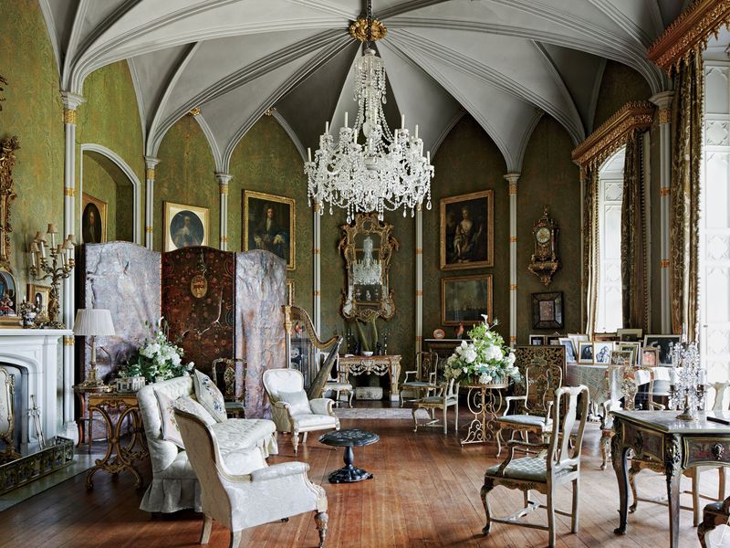 5 New Jersey Style Staples Designers Still Swear By - Decor Hint Statement chandeliers in traditional dining rooms