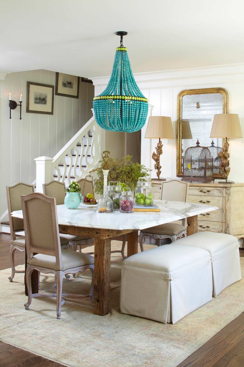 13 Signature Style Elements Bringing Southern Charm Into Memphis Homes - Decor Hint Statement Chandeliers