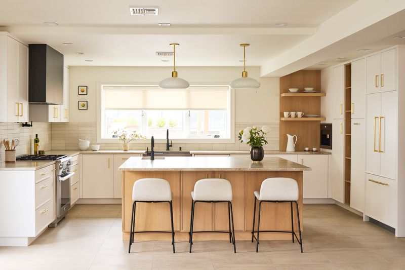 Utah Designers Say Goodbye To These 10 Kitchen Trends, And Hello To 11 Classics That Last - Decor Hint Warm White Or Cream Walls Provide Enduring Backdrops