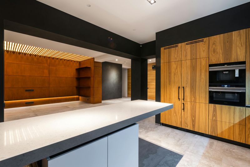 Decluttered Surfaces