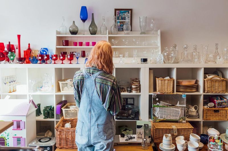21 Ways To Shop At Thrift Stores Exactly Like Design Pros - Decor Hint Bring Reference Images
