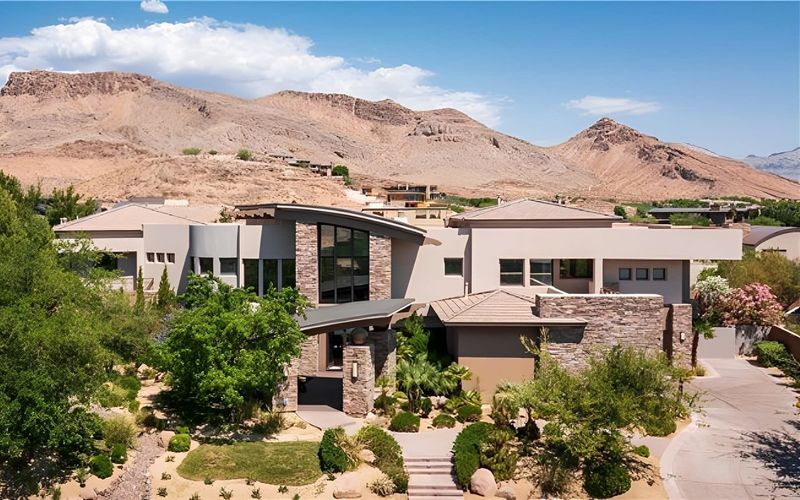 9 Home Types Losing Value In Henderson By 2025 And 10 Set To Skyrocket - Decor Hint Oversized Luxury Homes In Older Suburbs