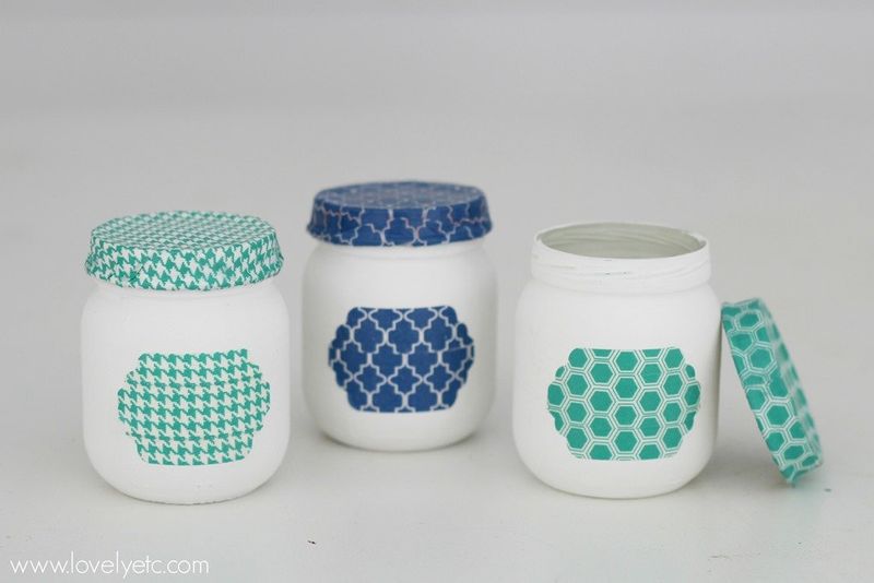 27 Quick, Easy Upcycling Hacks Anyone Can Do - Decor Hint Baby Food Jar Spice Rack