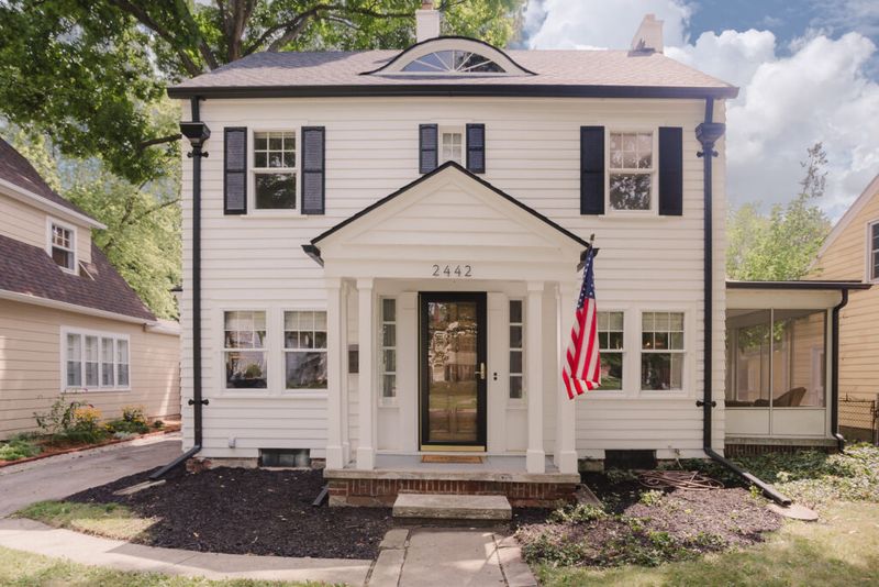 8 Classic Curb Appeal Trends From Illinois' Historic Homes, Still Wowing Neighbors In 2025 - Decor Hint Decorative Shutters With Personality