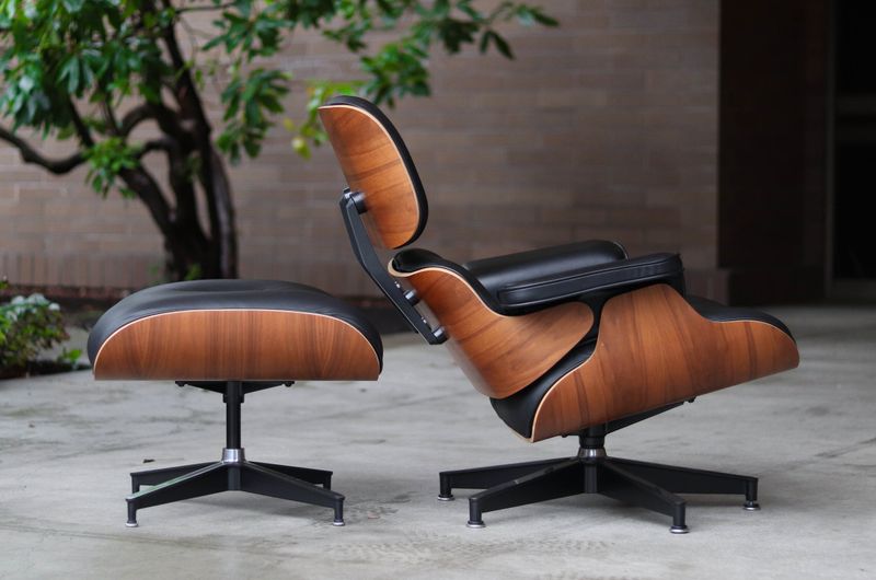 11 Antique Interior Items That Are Practically Worthless Nowadays (Plus 8 That Are Worth A Fortune) - Decor Hint Valuable: Mid-Century Modern Furniture