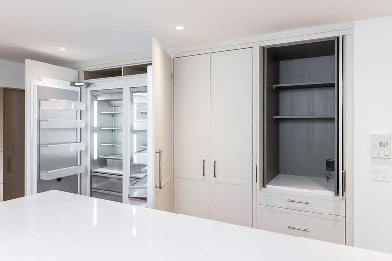 10 Items That Make Your Kitchen Look Cheap (Plus 10 That Do The Complete Opposite), According To Designers - Decor Hint Integrated Appliances