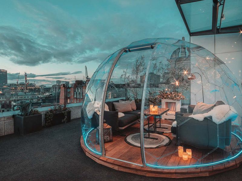Glass-Encased Sunroom Retreat